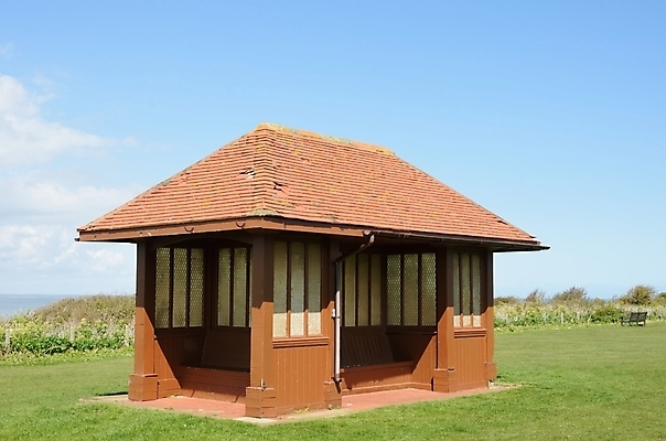 포토 JPG 해외이미지 전통 영어 바다 여행 건축양식 휴가 영국 잉글랜드 사람없음 목재 갈색 산책로 수확 휴양지 빅토리아 해외202004 해외포토 나무 문자 건축 유럽 길 컬러 농업 재료 장소 파일형식 이미지허브