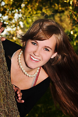 포토 JPG 해외이미지 나무 응시 행복 장난 목걸이 청소년 놀이 건강 한명 웃음 야외 10대 유행 활발 기쁨 신선 엿보기 성격 스타일 해외202004 해외포토 식물 1 시선 감정 컨셉 장신구 모션 표정 사람 파일형식 이미지허브