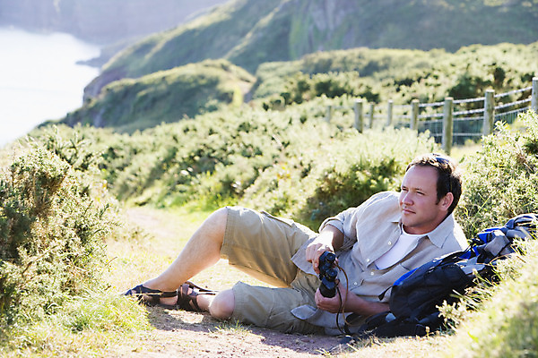 포토 JPG 해외이미지 전신 백인 라이프스타일 남자 행복 길 여유 배낭 청소년 휴식 건강 한명 사람 성인 취미 야외 가로 30대 걷기 산책 쌍안경 하이킹 시골 즐거움 하이커 성인남자만 해외202004 해외포토 서양인 1 감정 여행 컨셉 가방 모션 레저 생활 장년 망원경 남자만 성인만 파일형식 이미지허브
