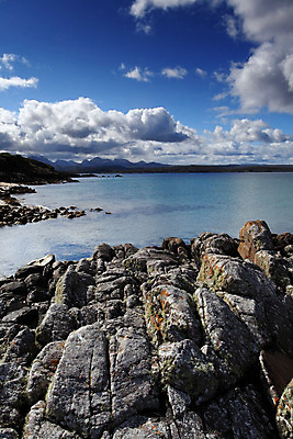 포토 JPG 해외이미지 구름 유럽 모래 바다 여행 자연 하늘 휴가 영국 산 파노라마 풍경 사람없음 야외 물 여름 파란색 햇빛 태양 평화 맑음 시골 질감 내추럴 산악지대 절정 스코틀랜드 해외202004 해외포토 자연요소 계절 나라 컬러 컨셉 날씨 촬영기법 생태계 파일형식 이미지허브