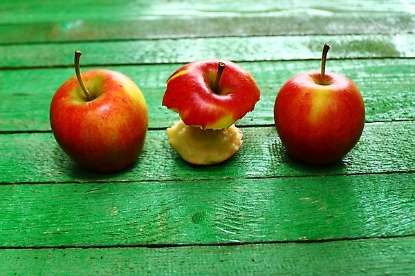 포토 JPG 해외이미지 음식 다이어트 채소 과일 자연 건강 사람없음 목재 빨간색 컬러풀 시골 신선 판넬 달콤 사과 유기농 녹색배경 건강식 내추럴 숙성 채식주의자 해외202004 해외포토 나무 웰빙 컬러 백그라운드 재료 초록색 맛 생태계 채식 파일형식 이미지허브