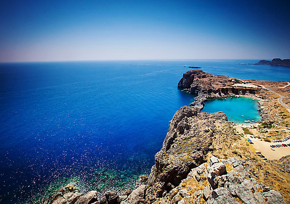 포토 JPG 해외이미지 나무 유럽 바다 섬 여행 하늘색 요트 건축양식 자연 하늘 표면 산 주택 파노라마 풍경 사람없음 건물 초록색 물 여름 파란색 햇빛 태양 여행객 만 보트 지중해 그리스 휴양지 암초 그리스인 해외202004 해외포토 자연요소 서양인 식물 건축물 계절 건축 나라 컬러 배_교통 촬영기법 사람 장소 생태계 파일형식 이미지허브