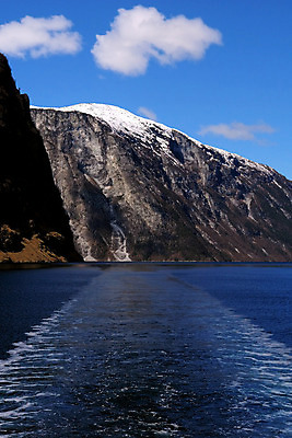 포토 JPG 해외이미지 구름 유럽 바다 여행 자연 하늘 휴가 휴식 산 노르웨이 풍경 사람없음 야외 물 파란색 여행객 환경 얼음 고요 추위 보트 크루즈 언덕 그림 엽서 장면 내추럴 스칸디나비아 해외202004 해외포토 자연요소 나라 컬러 컨셉 배_교통 사람 편지 생태계 파일형식 이미지허브