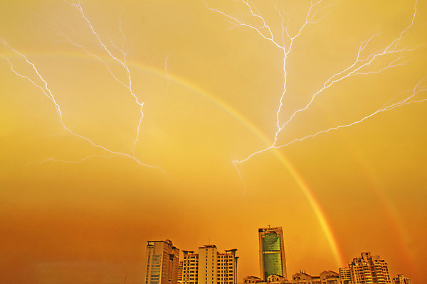 포토 JPG 해외이미지 구름 백그라운드 무지개 하늘 풍경 사람없음 파란색 중국 일몰 최고 황금 번개 해외202004 해외포토 자연요소 아시아 컬러 날씨 노을 파일형식 이미지허브