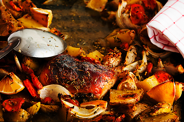 포토 JPG 해외이미지 접시 음식 양파 감자 건강 마늘 육류 요리 사람없음 빨간색 갈색 식사 저녁식사 치킨 튀김 흰색 신선 오븐 맛 그릴 바비큐 굽기 먹기 레몬 허브 만족 로즈메리 점심식사 단백질 해외202004 해외포토 식물 식기 감정 컬러 컨셉 채소 과일 식재료 모션 주방용품 가전제품 구이 닭고기요리 영양소 파일형식 이미지허브