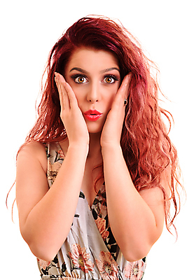 포토 JPG 해외이미지 모델 헤어스타일 손 응시 여자 감정 얼굴 백그라운드 한명 옆모습 빨간색 유행 상점 놀람 표현 오픈 입 우아함 손톱 입술 호기심 흥분 충격 빨간머리 고립 해외202004 해외포토 1 시선 뷰포인트 컬러 컨셉 표정 사람 신체부위 파일형식 이미지허브