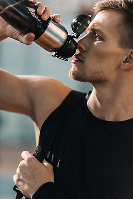 포토 JPG 해외이미지 백인 라이프스타일 유럽 음료 스포츠 실내 피곤 한명 사람 성인 물 운동복 운동 마시기 체육관 운동가 해외202004 해외포토 자연요소 서양인 1 옷 나라 컨셉 모션 건강 내부 생활 파일형식 이미지허브