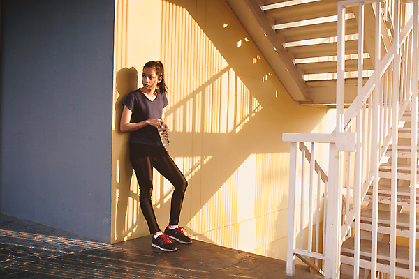 포토 JPG 해외이미지 라이프스타일 여자 스포츠 청소년 아침 휴식 건강 피곤 한명 사람 앉기 20대 성인 야외 신체부위 가로 운동복 컬러풀 조깅 운동 햇빛 태양 헤드폰 스트레칭 봄 마시기 도시 물병 노력 시티라이프 바디케어 여자만 여자한명만 성인여자한명만 성인만 카피스페이스 해외202004 해외포토 주간 자연요소 1 옷 계절 컬러 음향기기 컨셉 모션 청년 생활 공백 물통 성인여자만 파일형식 이미지허브