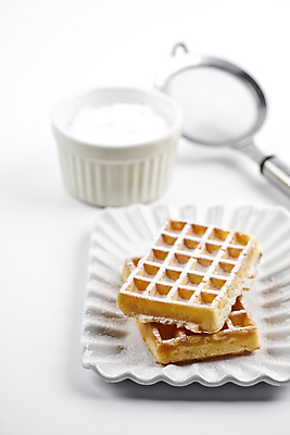 포토 JPG 해외이미지 그릇 접시 사람없음 채망 와플 슈가파우더 해외포토 식기 주방용품 디저트 파일형식 이미지허브