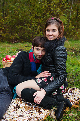 포토 JPG 해외이미지 커플 공원 여자 남자 행복 결혼 잎 2 자연 휴식 함께함 사랑 미소 웃음 사람 야외 두명 여름 침묵 자유 가을 쌍 사과 표현성 해외202004 해외포토 식물 계절 공공시설 감정 컨셉 과일 관계 표정 이벤트 소리 생태계 파일형식 이미지허브