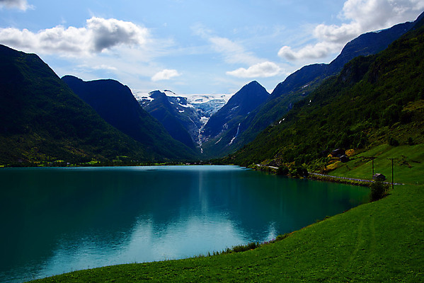포토 JPG 해외이미지 호수 산 노르웨이 풍경 경사 사람없음 초록색 물 여름 파란색 빛 햇빛 태양 농경지 빙하 장면 서쪽 절정 해외202004 해외포토 자연요소 계절 유럽 컬러 농장 방향 파일형식 이미지허브