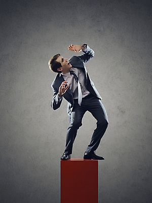 포토 JPG 해외이미지 백인 비즈니스 청소년 한명 성인 비즈니스맨 무서움 고민 공포 문제 해외202004 해외포토 서양인 1 남자 감정 사람 직장인 파일형식 이미지허브