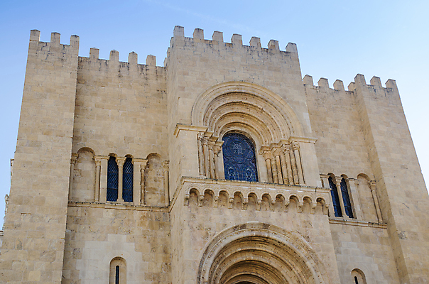 포토 JPG 해외이미지 전통 유럽 문화 여행 건축양식 하늘 지붕 휴식 주택 파노라마 사람없음 야외 건물 빨간색 여름 파란색 강 도시풍경 컬러풀 성당 교회 쌓기 여행객 수확 골동품 발코니 도시 센터 역사 포르투갈 언덕 대학교 장면 타운 옛날 해외202004 해외포토 건축물 계절 건축 나라 컬러 컨셉 농업 학교 종교건축 모션 촬영기법 사람 풍경 파일형식 이미지허브
