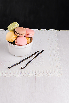 포토 JPG 해외이미지 그릇 실내 사람없음 쌓기 달콤 마카롱 바닐라 해외202004 해외포토 식기 모션 디저트 내부 맛 파일형식 이미지허브