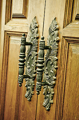 포토 JPG 해외이미지 전통 디자인 가구 백그라운드 건축양식 출입구 주택 손잡이 미술 사람없음 건물 목재 장식 갈색 문 금속 수확 골동품 오픈 화려 중세 재산 황금 클래식 닫기 철 묘사 질감 잠금 보안 대문 문고리 청동 그런지 노크 놋쇠 옛날 스타일 해외202004 해외포토 나무 건축물 건축 컬러 생활용품 컨셉 농업 재료 모션 재질 문화예술 안전 금융 역사 파일형식 이미지허브