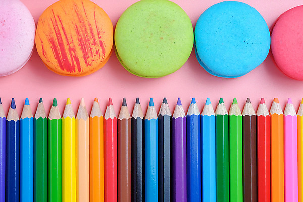 포토 JPG 해외이미지 디자인 교육 선 분홍색 백그라운드 오렌지 추상 디저트 미술 사람없음 목재 빨간색 초록색 파란색 세트 컬러풀 연필 갈색 노란색 검은색 페인트 장비 흰색 그룹 달콤 오브젝트 크레파스 날카로움 마카롱 프랑스어 줄서기 해외202004 해외포토 나무 문자 음식 컬러 무늬 과일 재료 모션 문화예술 학용품 필기구 맛 파일형식 이미지허브