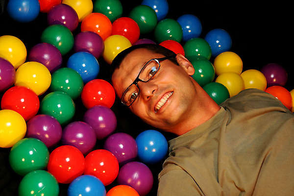 포토 JPG 해외이미지 행복 무지개 공 놀이 한명 미소 소년 유행 해외202004 해외포토 자연요소 1 남자 감정 어린이 표정 사람 파일형식 이미지허브