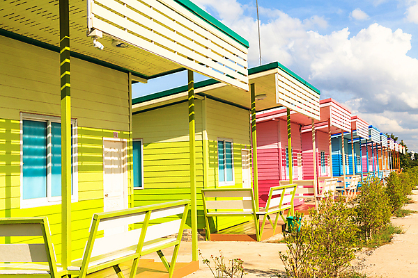 포토 JPG 해외이미지 외관 꽃 여행 백그라운드 건축양식 자연 조류 하늘 지붕 휴가 주택 풍경 사람없음 야외 건물 목재 빨간색 초록색 여름 파란색 컬러풀 노란색 정원 맑음 흰색 시골 작음 시골집 해외202004 해외포토 나무 식물 동물 건축물 계절 건축 컬러 재료 날씨 크기 생태계 파일형식 이미지허브