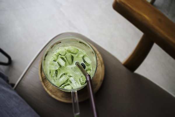 포토 JPG 해외이미지 실내 사람없음 하이앵글 녹차 녹차라떼 라떼 말차 해외202004 말차라떼 해외포토 커피 뷰포인트 내부 차_음료 파일형식 이미지허브