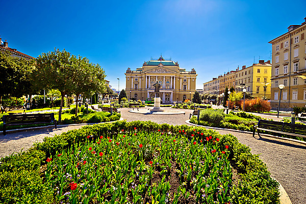 포토 JPG 해외이미지 식물 공원 꽃 유럽 건축양식 자연 하늘 풍경 사람없음 건물 초록색 파란색 컬러풀 환경 정원 도시 센터 도심 극장 분수 그림 대학교 정사각형 장면 지역 타운 크로아티아 일반 내추럴 전국 해외202004 해외포토 도형 건축물 공공시설 건축 나라 컬러 학교 생태계 파일형식 이미지허브