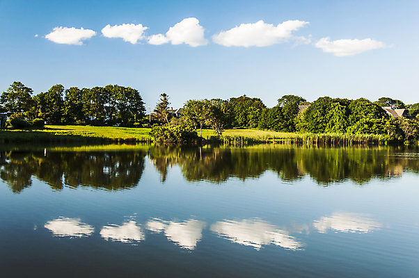 포토 JPG 해외이미지 나무 구름 공원 호수 자연 하늘 파노라마 풍경 사람없음 야외 목재 초록색 물 여름 파란색 태양 반사 평화 미국 일몰 연못 숲 장면 내추럴 해외202004 해외포토 자연요소 식물 계절 공공시설 컬러 컨셉 북아메리카 재료 촬영기법 노을 생태계 파일형식 이미지허브