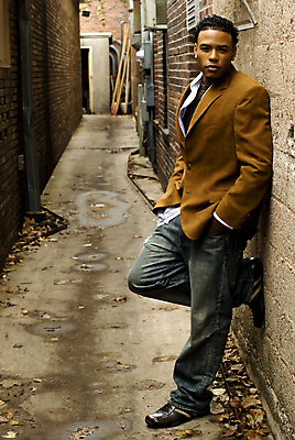 포토 JPG 해외이미지 모델 남자 비즈니스 청소년 돌담 한명 정장 20대 성인 야외 가로 컬러풀 청바지 아프리카인 미국문화 고립 스타일 해외202004 해외포토 외국인 1 옷 컬러 바지 사람 청년 담장 돌_바위 서양문화 파일형식 이미지허브