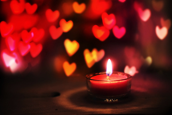 포토 JPG 해외이미지 모양 디자인 분홍색 백그라운드 촛불 벽지 불 추상 휴가 기념 함께함 발렌타인데이 사랑 사람없음 장식 빨간색 빛 컬러풀 파티 하트 축하 뜨거움 쌍 화려 우아함 야간 보케 마법 빛망울 2월 강렬 광 블러 해외202004 해외포토 자연요소 감정 컬러 컨셉 무늬 초 데이이벤트 이벤트 날짜 파일형식 이미지허브