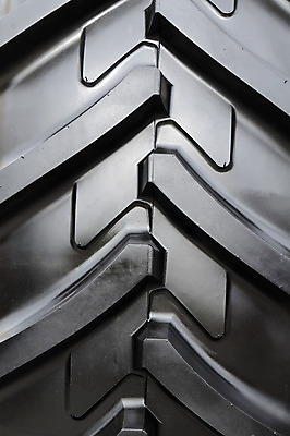 포토 JPG 해외이미지 디자인 산업 육상교통 백그라운드 패턴 농업 추상 새로움 사람없음 세로 컬러풀 검은색 어둠 기계 장비 바퀴 큼 질감 타이어 트랙터 짐차 고무 해외202004 해외포토 교통수단 컬러 컨셉 무늬 자동차 크기 농기계 특수차량 파일형식 이미지허브