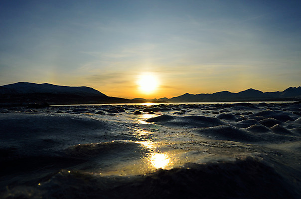 포토 JPG 해외이미지 파도 바다 겨울 오렌지 자연 하늘 산 노르웨이 풍경 사람없음 야외 물 파란색 빛 컬러풀 햇빛 태양 반사 노란색 평화 일출 얼음 활발 추위 순수 그림 장면 북쪽 내추럴 절정 해외202004 해외포토 자연요소 계절 유럽 컬러 컨셉 과일 노을 방향 생태계 파일형식 이미지허브