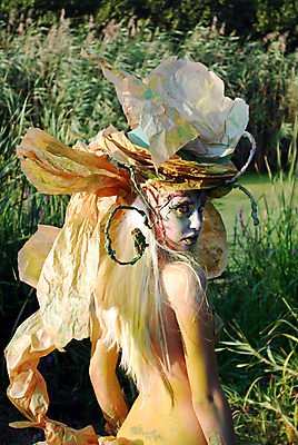 포토 JPG 해외이미지 여자 신체 상상 자연 요정 미술 한명 컬러풀 페인트 숲 버드나무 그림 신화 전설 해외202004 해외포토 나무 1 컬러 문화예술 사람 생태계 파일형식 이미지허브