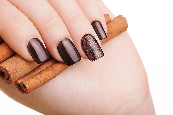 포토 JPG 해외이미지 손 손가락 이벤트 사람없음 빛 갈색 유행 화장품 덮개 손톱관리 손톱 돌봄 시나몬 위생관리 아크릴 스타일 해외202004 해외포토 컬러 모션 재질 관리 신체부위 뷰티 뚜껑 네일아트 파일형식 이미지허브