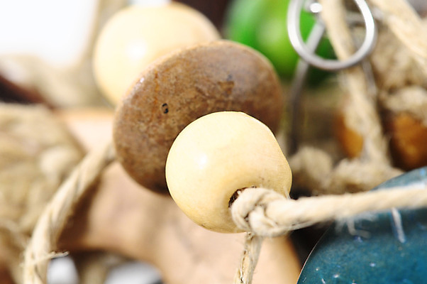 포토 JPG 해외이미지 백그라운드 목걸이 장신구 팔찌 유리 노동자 선물 미술 사람없음 장식 빨간색 초록색 파란색 빛 컬러풀 유행 바위 흰색 원형 화려 고급 은색 보석 구슬 만들기 보물 장인 고립 스타일 해외202004 해외포토 도형 직업 컬러 컨셉 모션 재질 문화예술 돌_바위 광석 파일형식 이미지허브