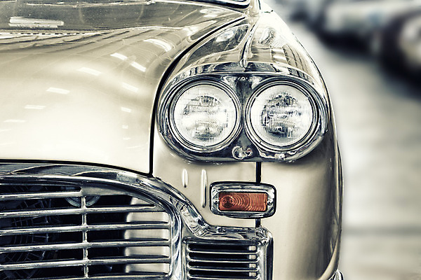 포토 JPG 해외이미지 디자인 50대 교통시설 자동차 전등 사람없음 빨간색 빛 반사 금속 기계 운전 수확 골동품 램프 바퀴 클래식 고급 그릴 60대 묘사 복고 쇼 모터 범퍼 복원 옛날 자동 허드슨강 스타일 세련 해외202004 해외포토 노년 육상교통 컬러 중년 교통 컨셉 농업 모션 재질 주방용품 조명 강 미국 시설 파일형식 이미지허브