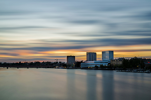 포토 JPG 해외이미지 나무 구름 오렌지 하늘 스웨덴 사람없음 건물 초록색 물 여름 강 교회 일몰 도시 북쪽 해외202004 해외포토 자연요소 식물 건축물 계절 컬러 과일 종교건축 북유럽 노을 방향 파일형식 이미지허브