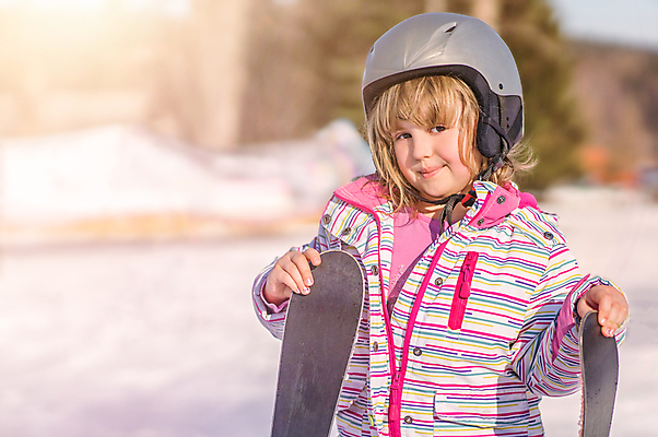 포토 JPG 해외이미지 백인 라이프스타일 계절 여자 행복 어린이 스포츠 포즈 겨울 수업 휴가 스키 산 한명 경사 야외 운동 맑음 추위 흰색 잡기 도움 미끄럼틀 헬멧 작음 흥분 휴양지 스키선수 해외202004 해외포토 서양인 1 교육 감정 컬러 컨셉 모션 날씨 겨울스포츠 운동선수 건강 사람 생활 장소 놀이기구 보호장비 크기 파일형식 이미지허브