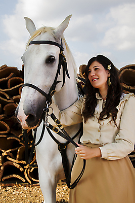포토 JPG 해외이미지 동물 전통 드레스 행복 문화 의자 자연 한명 취미 야외 내부 쌓기 수확 시골 시간 승마 클래식 포르투갈 나무껍질 코르크 안장 기르기 돌봄 동반자 라이더 해외202004 해외포토 나무 1 옷 감정 유럽 스포츠 가구 컨셉 농업 모션 사람 껍질 생태계 파일형식 이미지허브