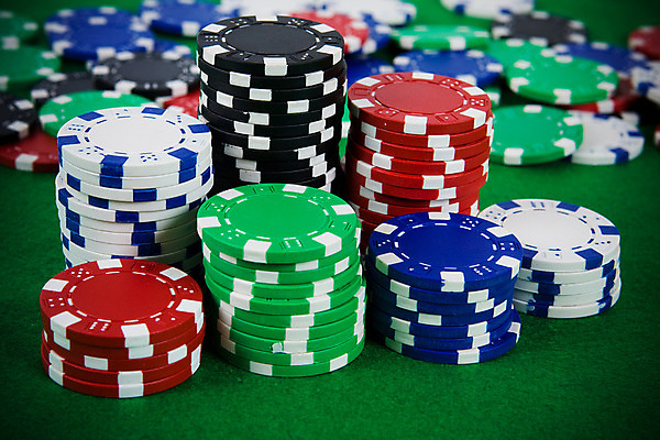 포토 JPG 해외이미지 백그라운드 놀이 탁자 사람없음 빨간색 초록색 검은색 게임 흰색 마음 우승 원형 신용카드 도박 위험 삽 카지노 기회 포커 잭 곤봉 해외202004 해외포토 도형 스포츠용품 컬러 가구 컨셉 금융 최고 트럼프 파일형식 이미지허브