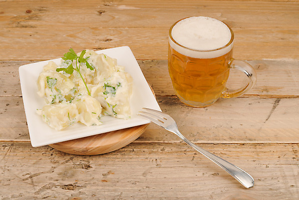 포토 JPG 해외이미지 전통 접시 유럽 포크 부분 감자 맥주 마늘 사람없음 가로 시골 신선 바 지중해 매움 서빙 마요네즈 스페인요리 핸드메이드 해외202004 해외포토 식기 나라 음식 바다 채소 주류 소스_음식 스페인 맛 파일형식 이미지허브