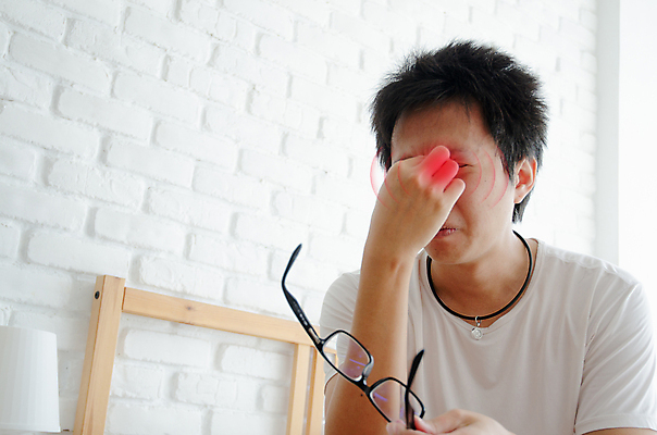 포토 JPG 해외이미지 손 남자 백그라운드 컨셉 스트레스 한명 사람 상반신 성인 앞모습 방 고통 침대 비즈니스맨 찡그림 두통 트러블 편두통 성인남자한명만 해외202004 해외포토 1 감정 뷰포인트 가구 비즈니스 표정 신체부위 직장인 질병 남자한명만 성인남자만 파일형식 이미지허브