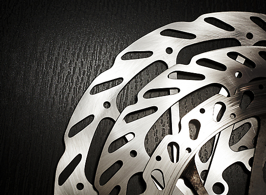 포토 JPG 해외이미지 스포츠 백그라운드 부분 사람없음 빛 금속 자전거 기계 반지 바퀴 브레이크 오브젝트 산악자전거 철강 해외202004 해외포토 장신구 재질 바이크 파일형식 이미지허브