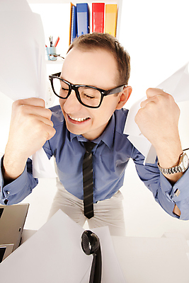 포토 JPG 해외이미지 백인 직업 학생 응시 교육 남자 행복 감정 안경 얼굴 비즈니스 사업가 노동자 한명 사람 사무실 시험 흰색 표현 작업 비즈니스맨 찡그림 만족 경영자 바쁨 긍정 자영업 어안 해외202004 해외포토 서양인 1 시선 잡화 컬러 컨셉 표정 신체부위 직장인 리더 파일형식 이미지허브