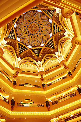 포토 JPG 해외이미지 건축양식 호텔 실내 사람없음 탑 고층빌딩 궁전 휴게실 황금 고급 휴양지 모스크 아라비아 타운 아랍에미리트 두바이 해외202004 해외포토 건축물 건축 컨셉 고건축 중동 숙소 빌딩 내부 장소 도시 이슬람교 파일형식 이미지허브