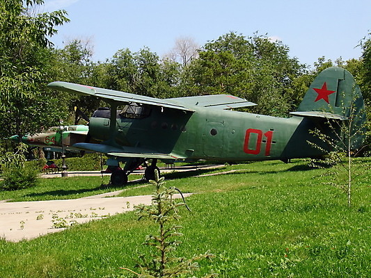 포토 JPG 해외이미지 산업 별 무기 백그라운드 비행기 기술 잔디 사람없음 초록색 전시 공격 전시회 박물관 군용 전쟁 대패 해외202004 해외포토 자연요소 식물 컬러 항공교통 모션 대중교통 군대 파일형식 이미지허브