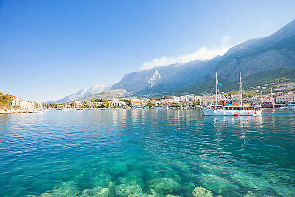 포토 JPG 해외이미지 전통 유럽 바다 여행 건축양식 자연 하늘 휴가 산 풍경 사람없음 물 여름 파란색 햇빛 평화 항구 수영 산책로 도시 만 역사 지중해 순수 언덕 엽서 암초 크로아티아 스카이라인 구시가지 터키석 해외202004 해외포토 자연요소 계절 건축 나라 길 컬러 컨셉 교통시설 태양 수상스포츠 보석 편지 생태계 파일형식 이미지허브