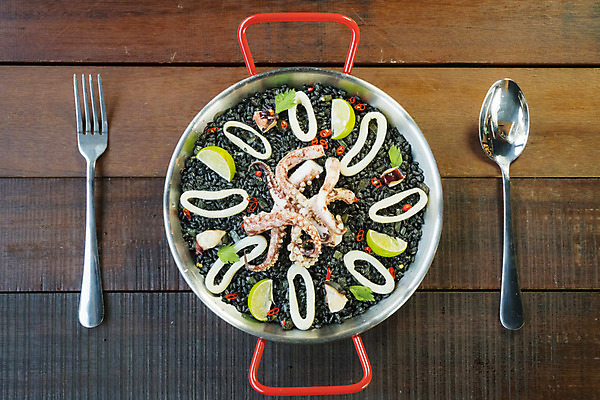 포토 JPG 해외이미지 접시 유럽 음식 조각 토마토 재료 방울토마토 밥 양파 치즈 연체동물 파슬리 건강 마늘 어류 요리 사람없음 초록색 식당 요리사 검은색 식사 저녁식사 이탈리아 샐러드 신선 체리 상추 지중해 먹기 해산물 오징어 홍합 문어 레시피 바질 리조또 핸드메이드 해외202004 해외포토 직업 식기 나라 바다 컬러 채소 과일 모션 어패류 유제품 무척추동물 상점 수중동물 파일형식 이미지허브