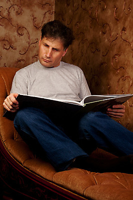 포토 JPG 해외이미지 직업 옷 교육 남자 셔츠 비즈니스 노동자 관리 한명 서기 사람 성인 책 금융 사무실 독서 유행 검은색 정보 잡기 오픈 영혼 우아함 상담원 집중 분석 페이지 사실 세미나 스타일 유일 해외202004 해외포토 1 컬러 컨셉 상의 모션 경제 사무원 파일형식 이미지허브