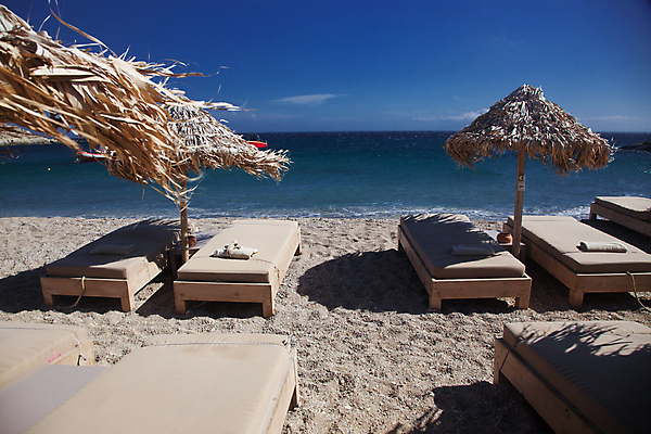 포토 JPG 해외이미지 전통 유럽 모래 바다 섬 여행 건축양식 자연 하늘 휴가 휴식 주택 풍경 사람없음 야외 건물 물 여름 파란색 태양 여행객 마을 항구 흰색 만 지중해 그리스 휴양지 장면 포트 타운 산토리니 그리스인 미코노스섬 해외202004 해외포토 자연요소 서양인 건축물 계절 건축 나라 컬러 컨셉 교통시설 사람 장소 도시 생태계 파일형식 이미지허브