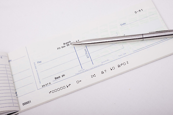 포토 JPG 해외이미지 1 백그라운드 돈 비즈니스 표면 휴식 사람없음 책 금융 펜 공백 뚜껑 흰색 기구 오픈 닫기 선택 정상 분수 싱글 각도 펜촉 빚 거짓말 계좌 고립 수표 해외202004 해외포토 컬러 컨셉 모션 경제 필기구 재산 파일형식 이미지허브