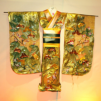 포토 JPG 해외이미지 전통 디자인 드레스 옷 아시아 문화 동양인 여러명 사람없음 일본 전시 가운 역사 기모노 전시회 보물 설치 해외202004 해외포토 나라 다수 사람 인종 일본전통의상 파일형식 이미지허브