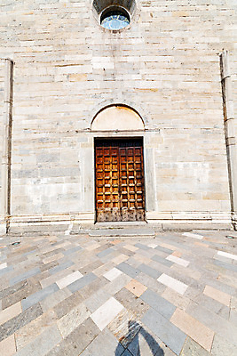 포토 JPG 해외이미지 외관 유럽 종교 문화 여행 십자가 건축양식 하늘 지붕 주택 미술 사람없음 건물 빛 도시풍경 햇빛 조각상 성당 교회 문 탑 검은색 이탈리아 종 바위 흰색 기둥 도시 중세 역사 재산 성자 저녁 대리석 타운 천연기념물 르네상스 밀라노 옛날 해외202004 해외포토 건축물 건축 나라 컬러 재료 종교건축 문화예술 풍경 금융 태양 조형물 돌_바위 야간 파일형식 이미지허브